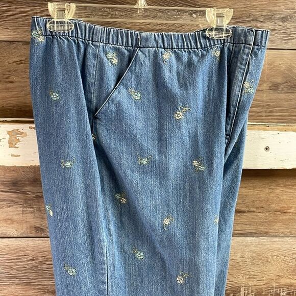 Classic Element Petite Ladies Jeans,Size XLP,Blue with Small Embroidered Flowers - Picture 4 of 10